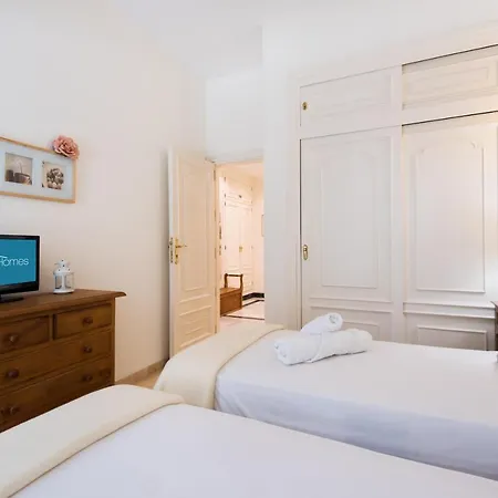 Rentandhomes Beachfront Center Apartament