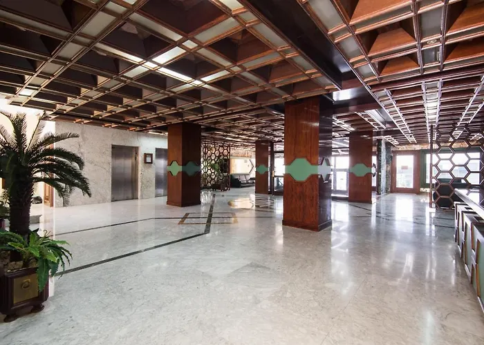Rentandhomes Beachfront Center 公寓 马尔韦利亚