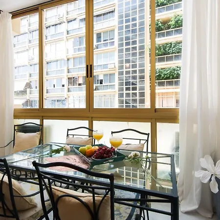 Rentandhomes Beachfront Center Appartement *