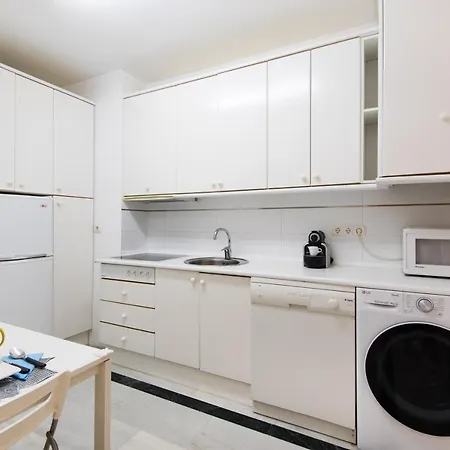 Rentandhomes Beachfront Center Appartement Marbellac